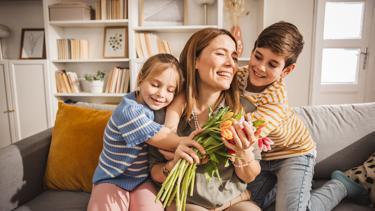 ANNELER GÜNÜ TARİHİ | Anneler Günü ilk ne zaman ortaya çıktı Anneler Günü Türkiyede dünyada ilk ne zaman kutlanmaya başladı