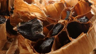 Uzak Doğu’da uzun yaşamın sırrı diye bolca tüketiliyor | Siyah sarımsağın faydaları saymakla bitmiyor