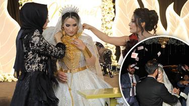 Aşiret düğününde takılanlar dudak uçuklattı Paralar havada uçuştu