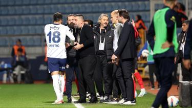 Eyüpspor - Fenerbahçe maçında sinirler gerildi, Arda Turan kırmızı kart gördü