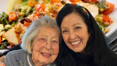 Sırrı sorulunca hiç düşünmeden tek kelimeyle yanıt verdi 104 yaşında hafızasıyla çocuklarını bile imrendiriyor