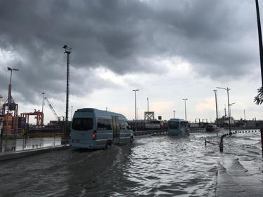 Heavy summer rain hits Istanbul, disrupts transportation