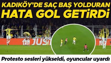 Fenerbahçe -  Athletic maçında Samet Akaydinden saç baş yolduran hata Protesto sesleri yükseldi, oyuncular taraftarları uyardı