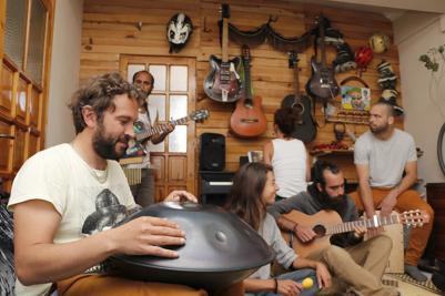 Turkish man hosts 7 foreign nationals amid virus spread