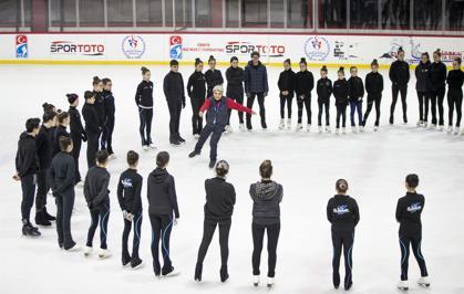 Turkey’s veteran ice skater pursues his love for 65 years