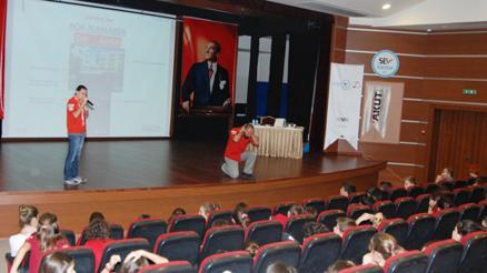 AKUT’tan öğrencilere ‘deprem’ dersi