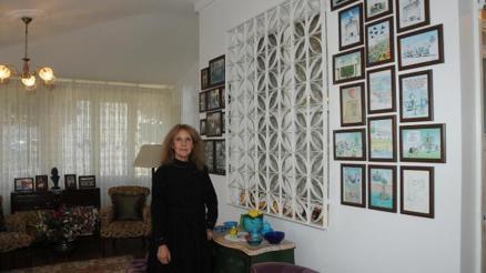 Vefat eden eşinin karikatürleriyle evini müzeye dönüştürdü