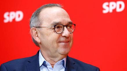 Korona gerilimi tırmanıyor: ‘Merkel koordinasyonda başarısız’