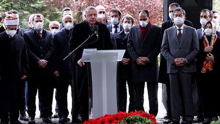 8. Cumhurbaşkanı Turgut Özal kabri başında anıldı Cumhurbaşkanı Erdoğan, Özal için İnfitar suresini okudu