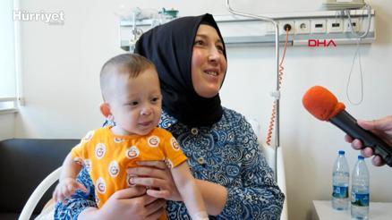 İlk rahim nakli yapılan Derya Sertin oğlu Ömerin ilk görüntüsü