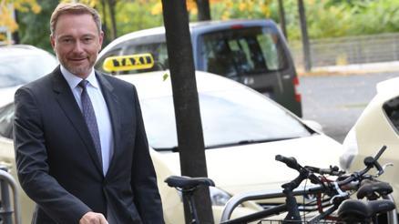 Daha görüşmeler başlamadan koltuk kavgası başladı