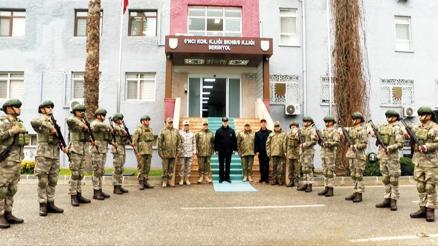 Akar ve komutanlar sınır hattında