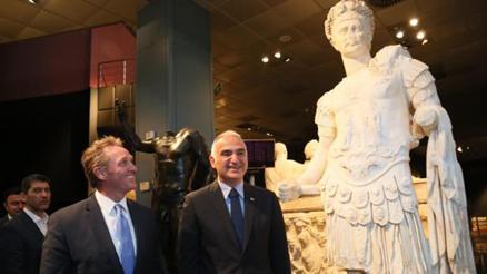 ABDden iadesi sağlanan 12 eser Antalyada sergiye açıldı