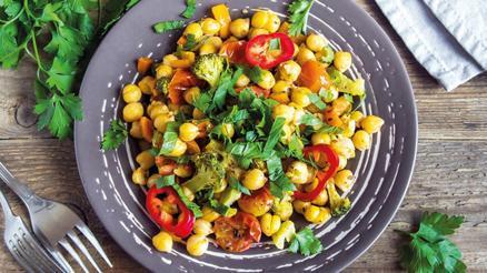 Pazı sarmasına nohut, kinoaya taze börülce...