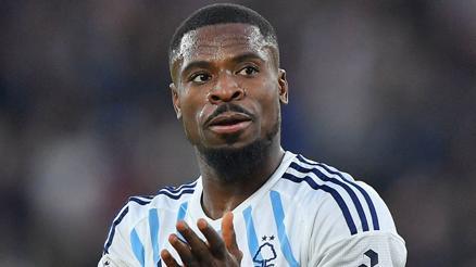 Galatasaraya Sacha Boey’in yerine 13 kupalı Serge Aurier geliyor