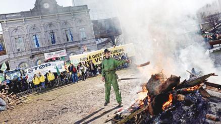 Çiftçi öfkesi Brüksel’i felç etti