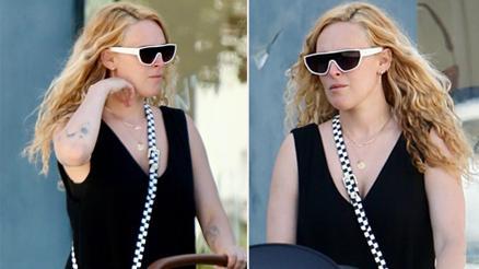 Ben o yakışıklıya uzaktan uzağa aşıktım... Bir baktım annemin sevgilisi... Duyunca kıpkırmızı oldum