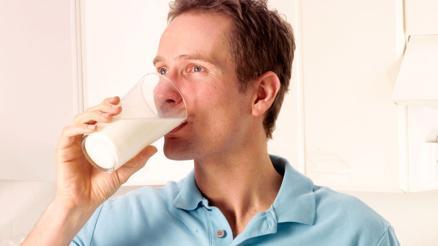 Süt ve süt ürünlerinin fazla tüketilmesi riski artırıyor. Prostat kanseri hakkında merak edilen 10 soru