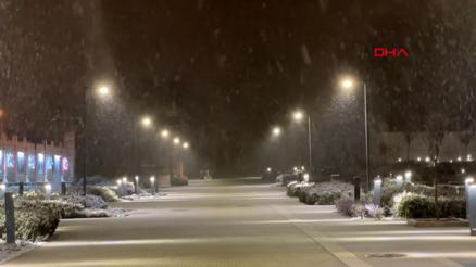 Edirnede kar etkisini artırdı: Cadde ve sokaklar beyaza büründü