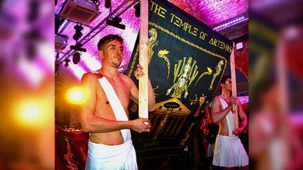 Emre Tamer Artemis’i podyuma taşıyor