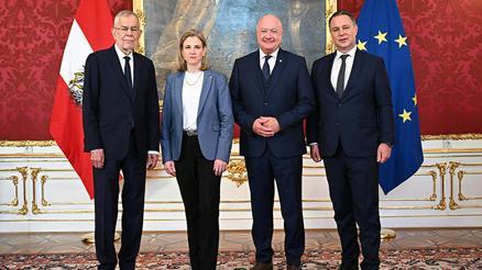 Seçimlerden 5 ay sonra üçlü koalisyon