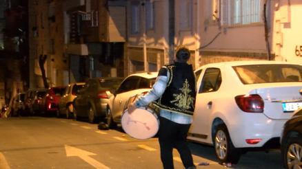 İstanbulda Ramazanın ilk sahurunda pide kuyruğu oluştu, davullar çalındı