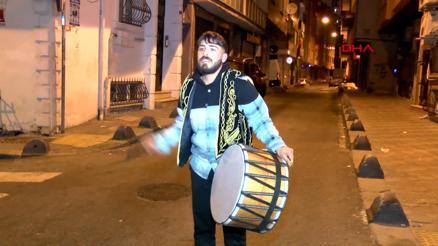 İstanbulda Ramazanın ilk sahurunda pide kuyruğu oluştu, davullar çalındı