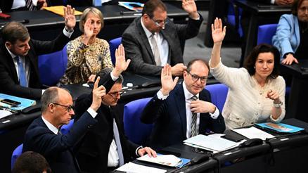 Almanya milyarlarca Euroluk kredi paketini onayladı