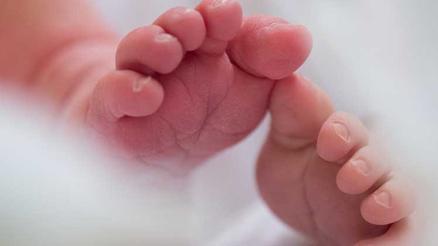 İngiltere’de rahim nakli sonrası ilk bebek dünyaya geldi