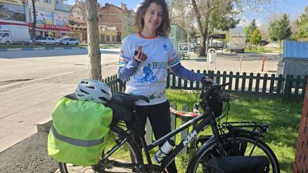 Avusturya’dan yola çıkan bisikletçi Beyşehir’de mola verdi