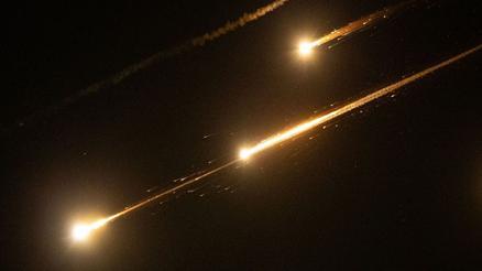 İran füze yağdırdı İsrail şehirleri alevler içinde kaldı