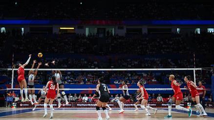 Voleybol Milletler Liginde hediye yağmuru