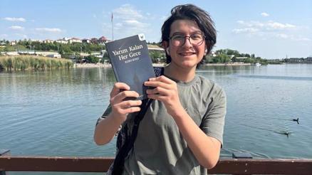 Liseli yazardan dikkat çeken eser