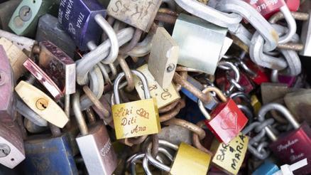 Ünlü aşk kilitleri söküldü
