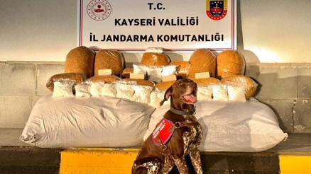 Kayseride yolcu otobüsünde 450 kilogram kaçak tütün ele geçirildi