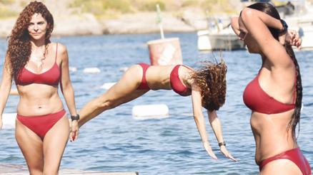 Ünlü oyuncu tatilde... Balıklama daldı