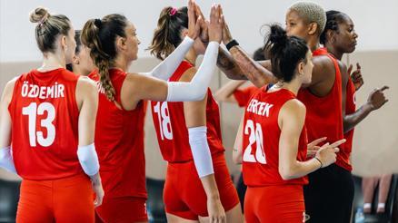 Filenin Sultanları, hazırlık maçını 3 sette kazandı