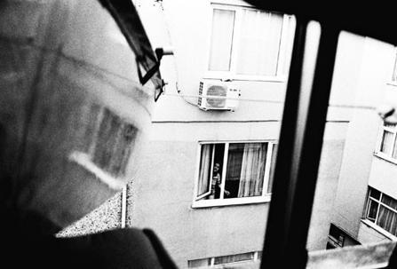 Photographer discovers journey of an old family