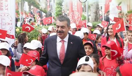 Bakan Tekin'den 23 Nisan mesajı