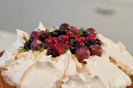 Bir balerin kadar zarif ve narin: Pavlova tatlısı