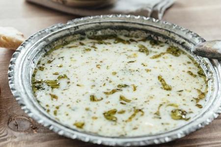 Rüzgar Sünbül ile Ramazan menüsü 12. gün : Yayla çorbası, patates püreli et, haşhaşlı revani tatlısı...