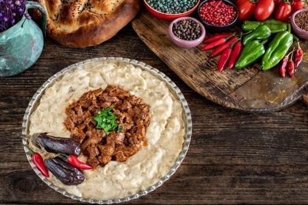 Rüzgar Sünbül ile Ramazan 19. gün menüsü: Bakliyat çorbası, ıspanaklı börek, hünkar beğendi, gül tatlısı...