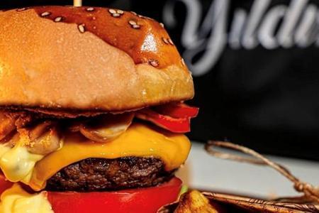 Yöresel tadın dünya lezzeti ile buluşması: Sürk çökelekli hamburger tarifi