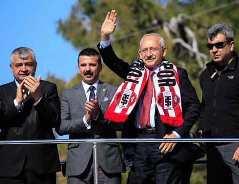 Leaders in last-minute efforts to canvass votes on the eve of Turkey local elections