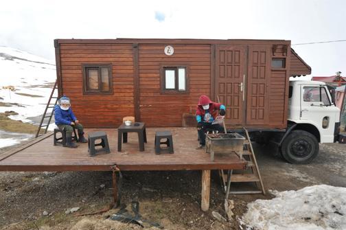 Family lives in truck amid COVID-19 outbreak