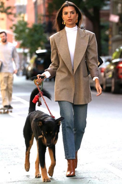 Emily Ratajkowski'den Blazer Ceket Giyme Dersleri