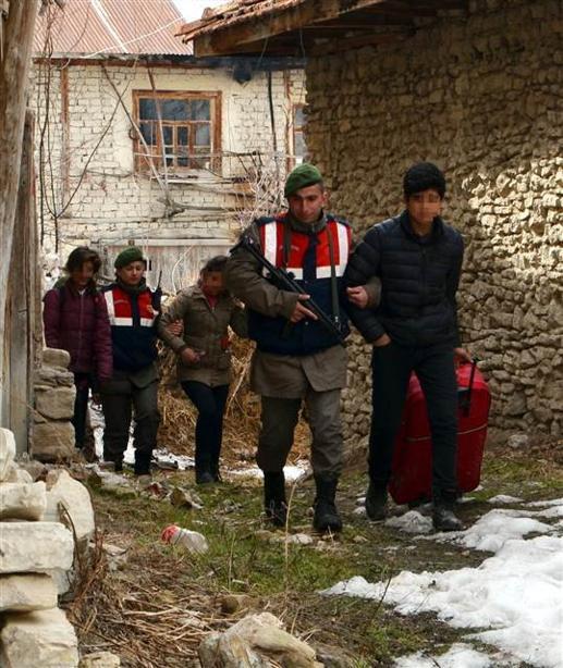 Son dakika: Kayıp çocuklar köyde saklanırken bulundu