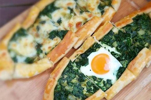 Ispanaklı ve yumurtalı pide tarifi