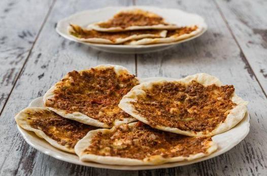 Tost makinesinde fındık lahmacun tarifi