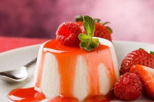 Çilekli panna cotta tarifi